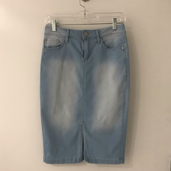 ✨NEVER WORN✨ RW&Co denim stretch skirt - Picture 1 of 3